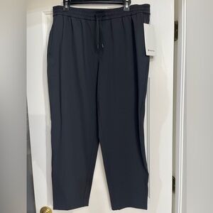 NWT Lululemon tapered-leg mid-rise 7/8 pant *Luxtreme